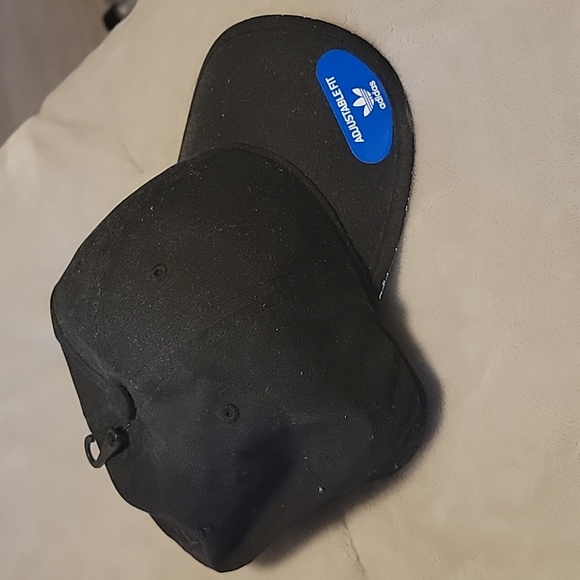 Adidas hat - Picture 1 of 4